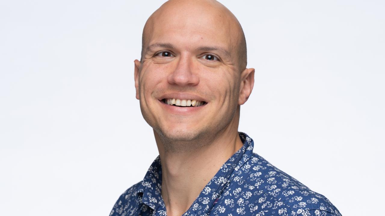 headshot, Seth Frey