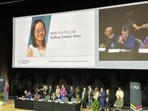 Professor Shen receiving her ICA Fellow award at ICA24